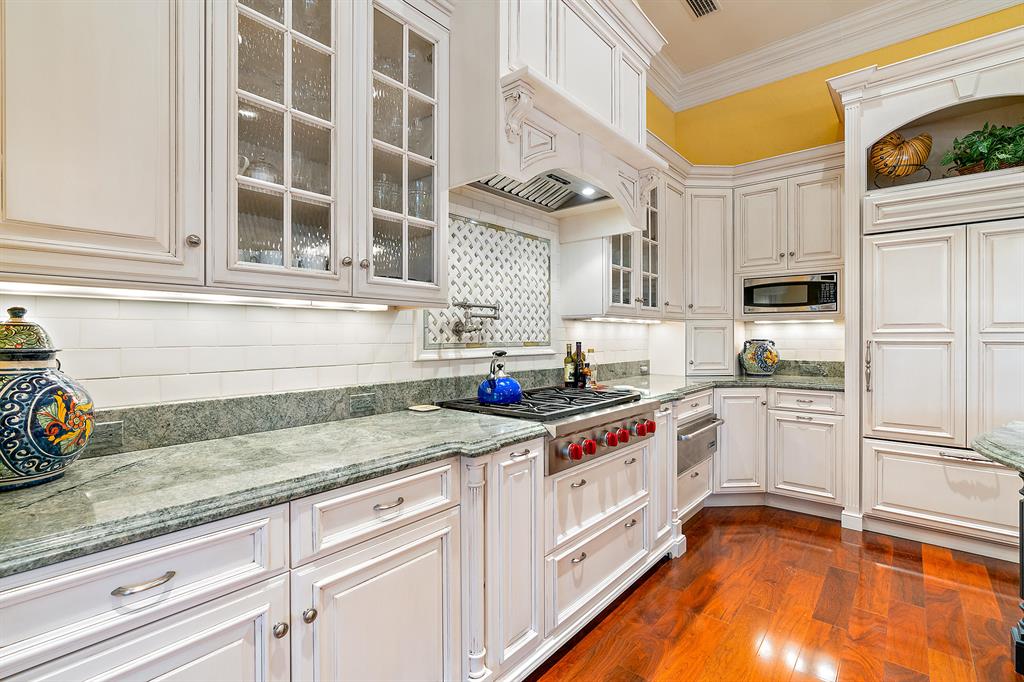 JUPITER HILLS VILLAGE PH I - Residential