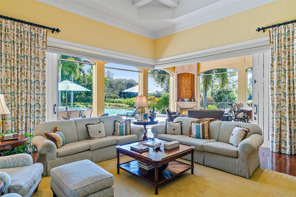 JUPITER HILLS VILLAGE PH I - Residential