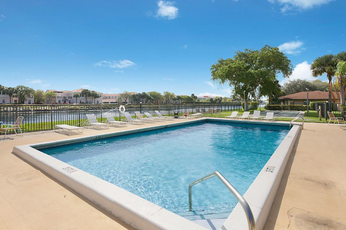 DELRAY OAKS CONDO - Residential