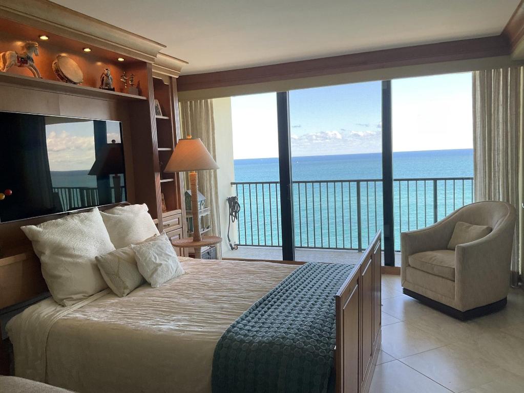 TEQUESTA TOWERS CONDO - Residential