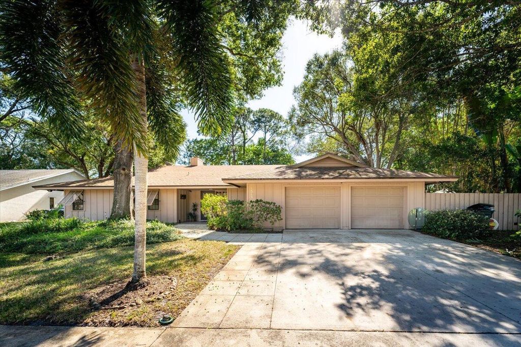 Photo of 1515 Pine Hollow Drive, Fort Pierce, FL 34982 (MLS # R10933224)