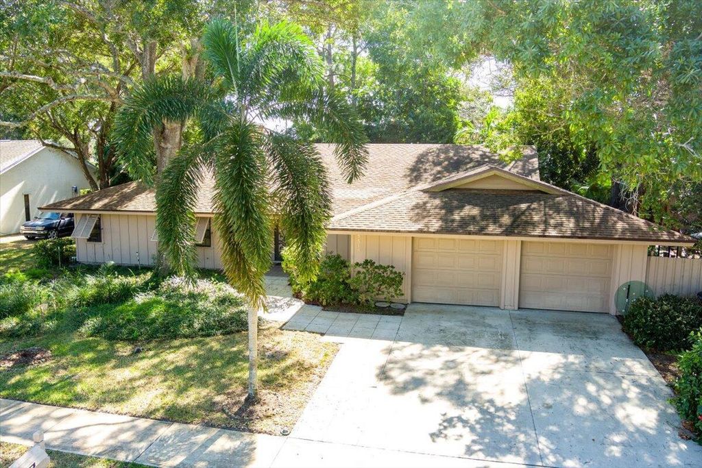 Photo of 1515 Pine Hollow Drive, Fort Pierce, FL 34982 (MLS # R10933224)