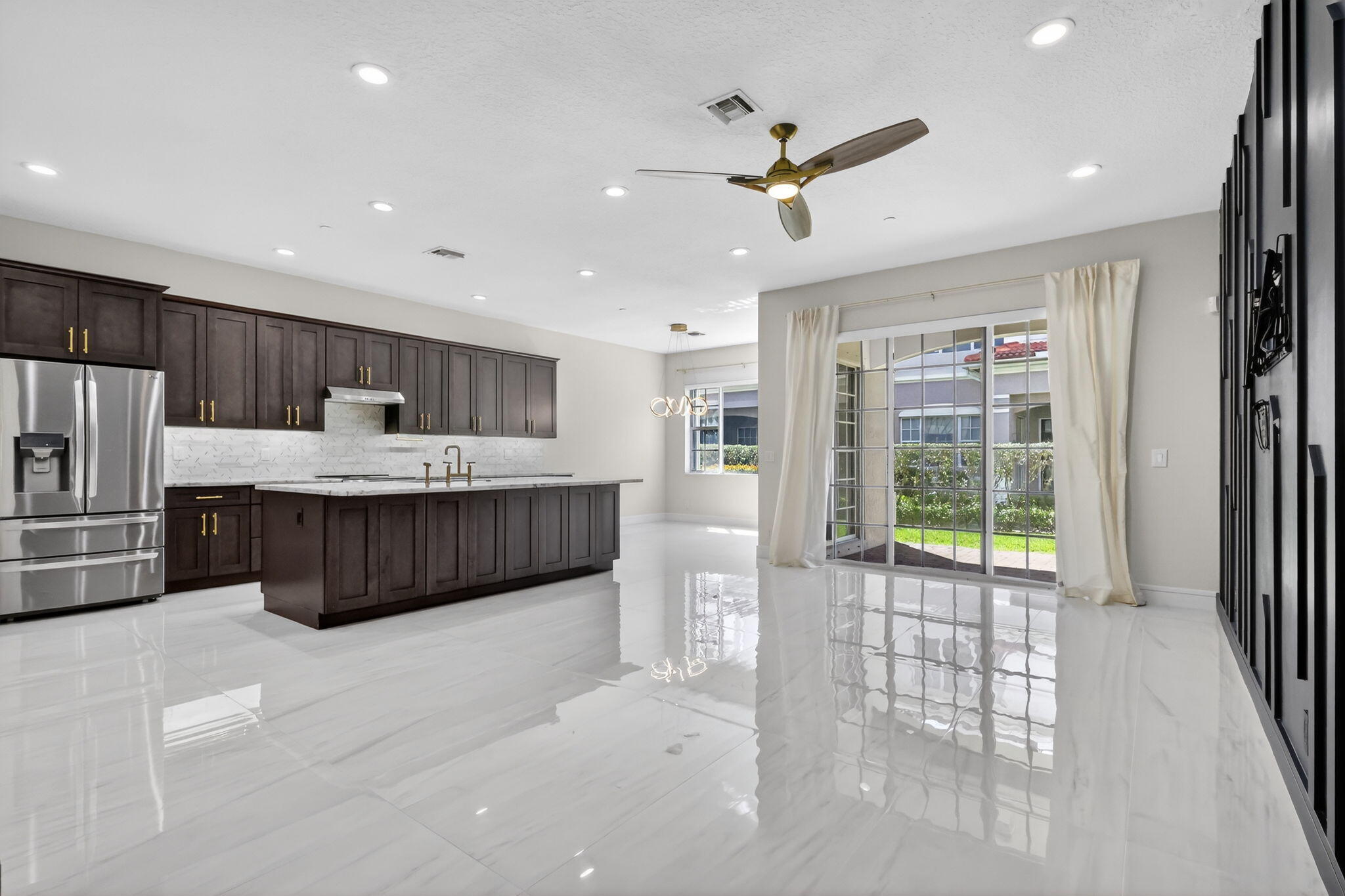 CARRIAGE POINTE TOWNHOMES PUD - Residential