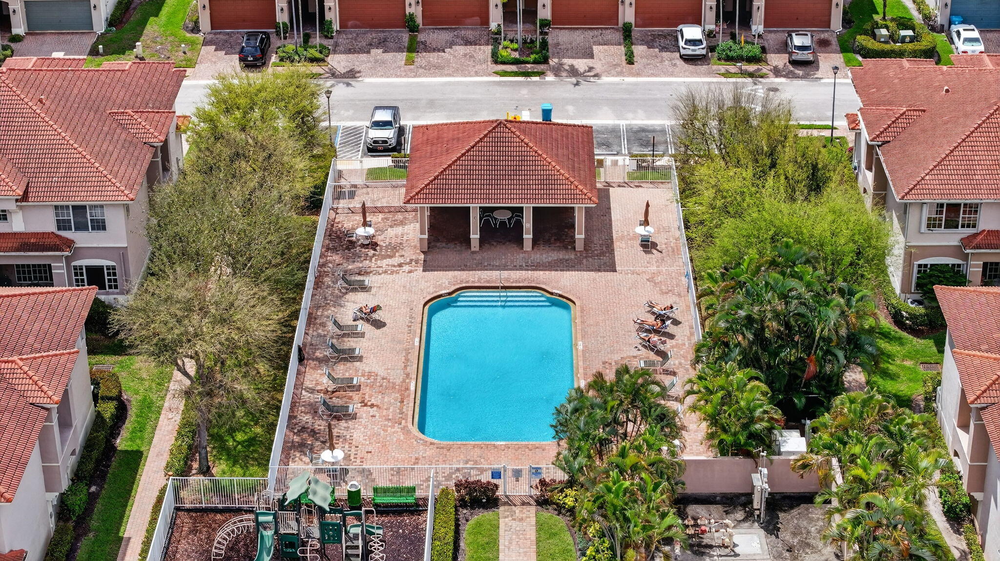 CARRIAGE POINTE TOWNHOMES PUD - Residential