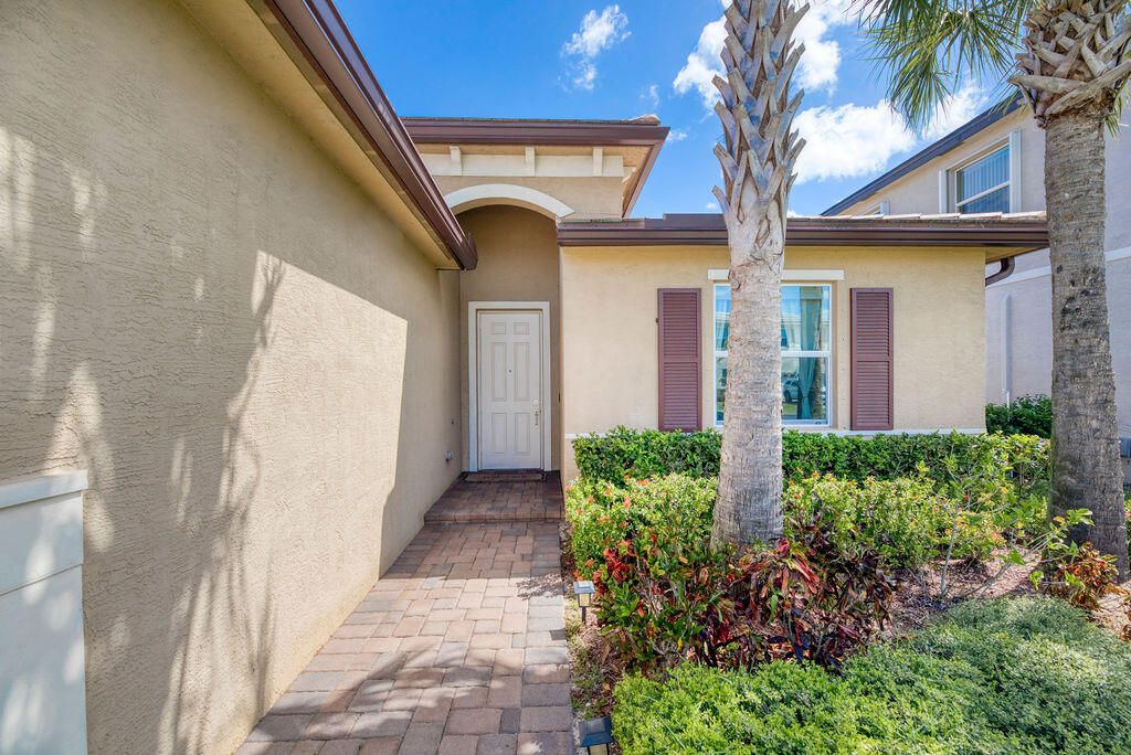 Photo of 8148 NW Greenbank Circle, Port Saint Lucie, FL 34987 (MLS # R10932053)