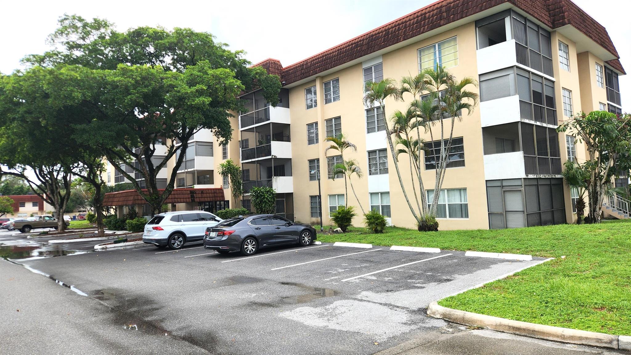 THIS BEAUTIFUL LARGER CONDO OFFERS FOR RENT 1 BEDROOM AND ACCESS TO ALL AREAS ACCEPT THE OWNERS BEDROOM AND BATHROOM THAT IS LOCKED.... TENANT WILL HAVE USE OF A MUCH LARGER SPACE.....UNIT IS PARTIALLY FURNISHED..