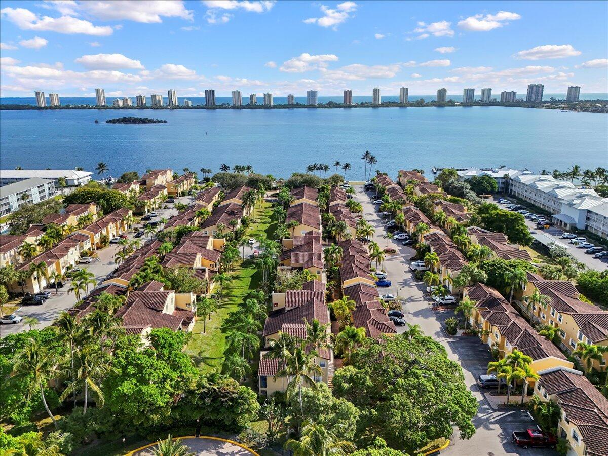 BAY REACH CONDO - Residential