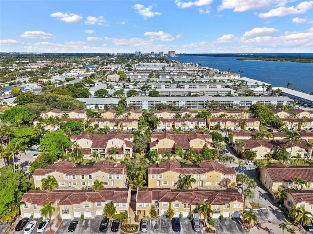 BAY REACH CONDO - Residential