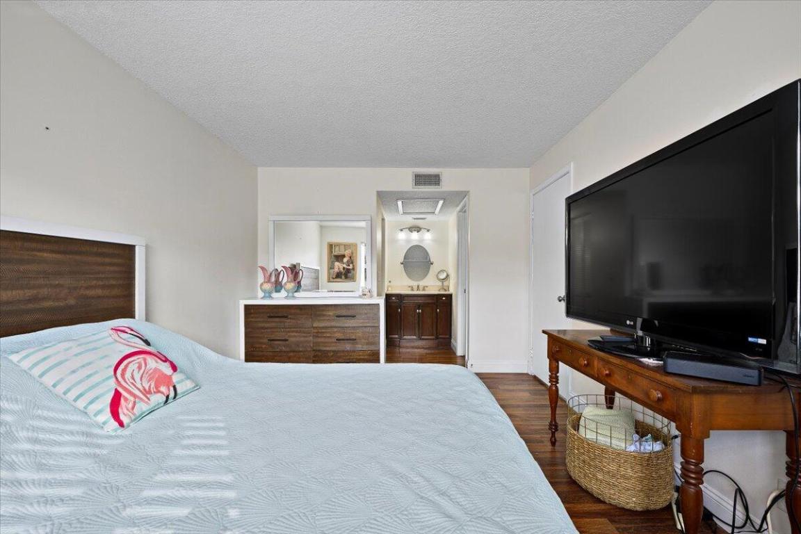 BAY REACH CONDO - Residential