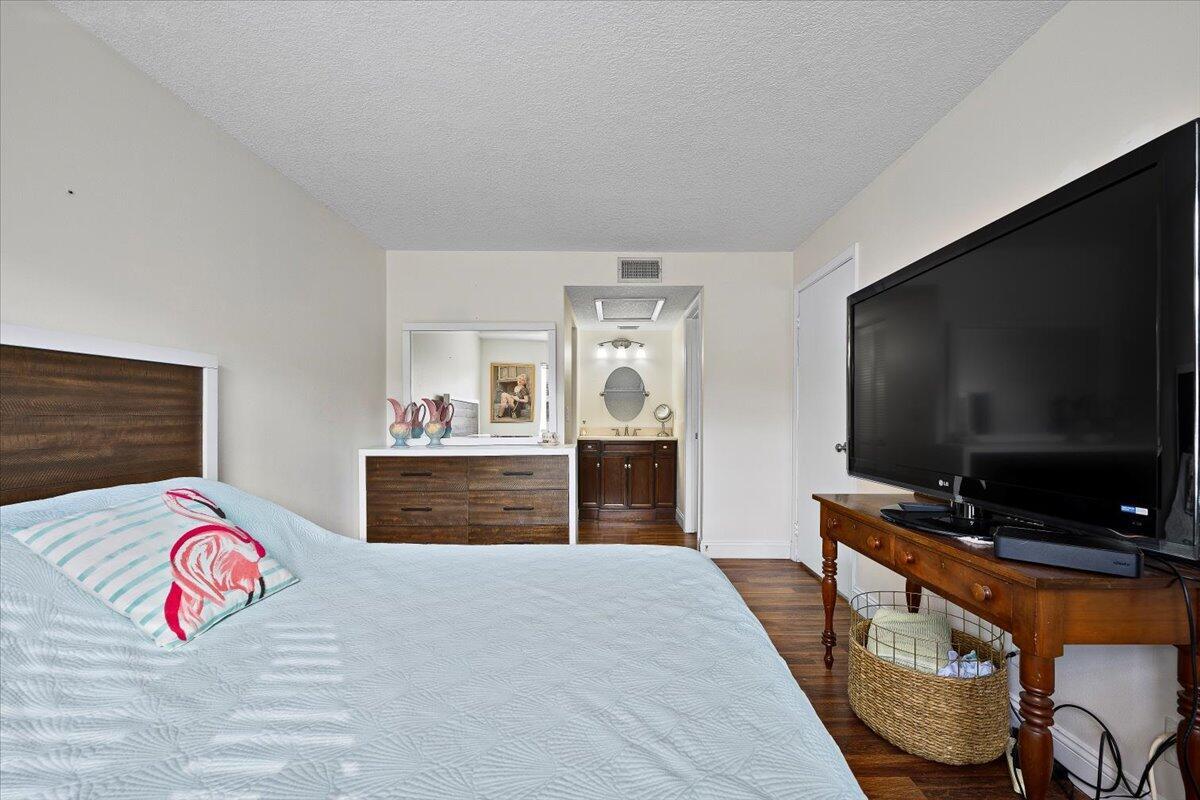 BAY REACH CONDO - Residential