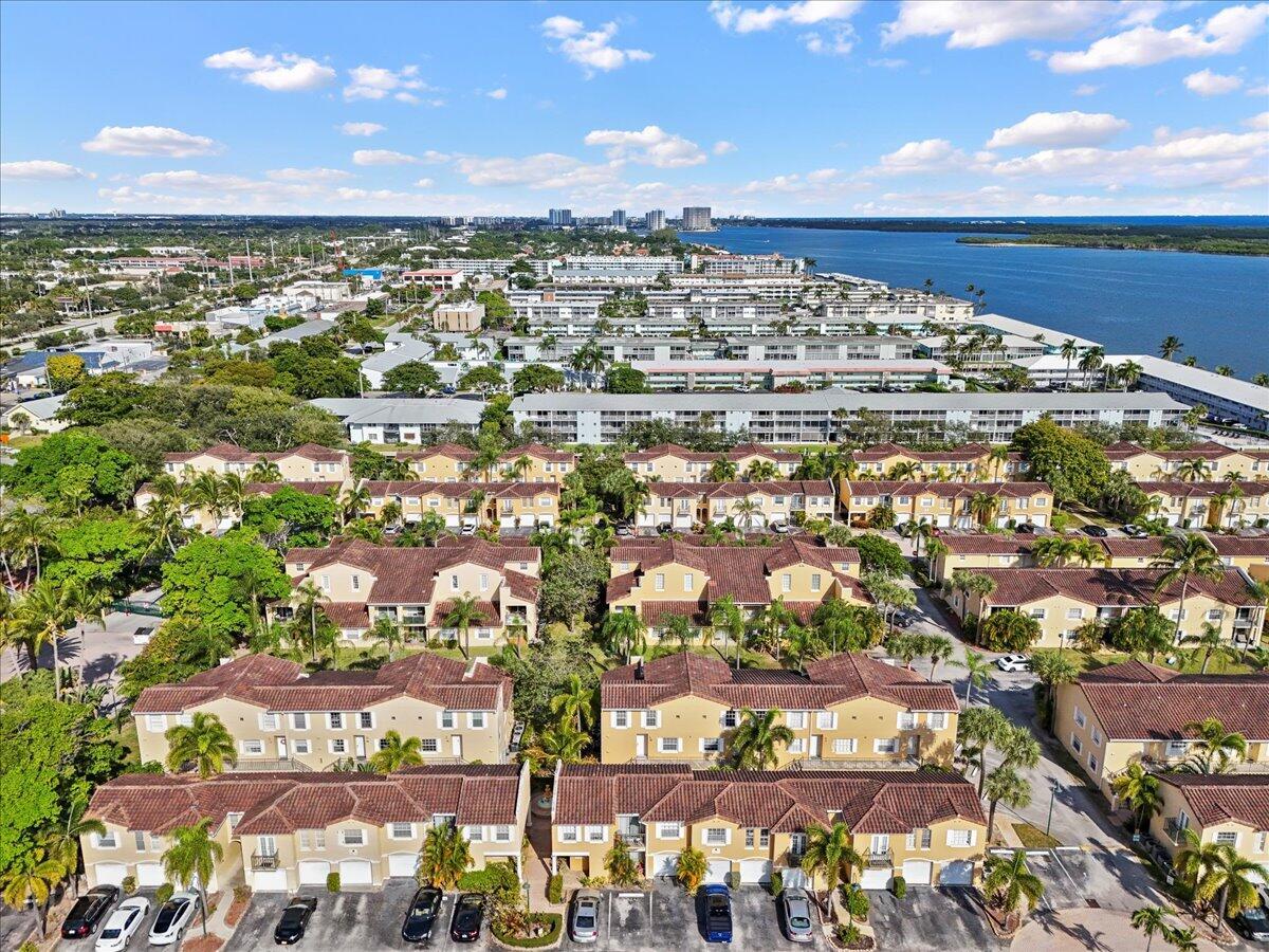 BAY REACH CONDO - Residential