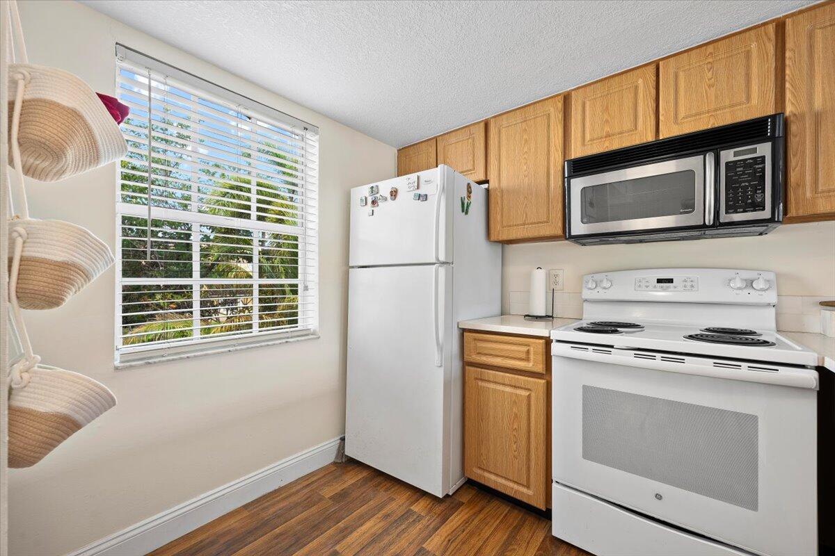 BAY REACH CONDO - Residential