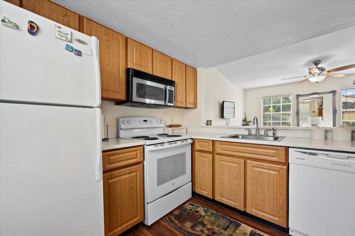 BAY REACH CONDO - Residential