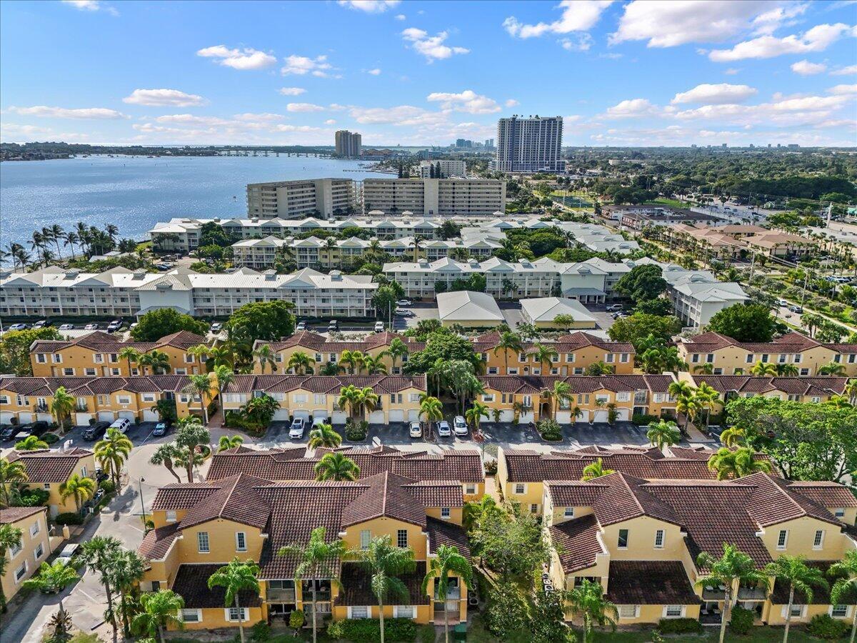 BAY REACH CONDO - Residential