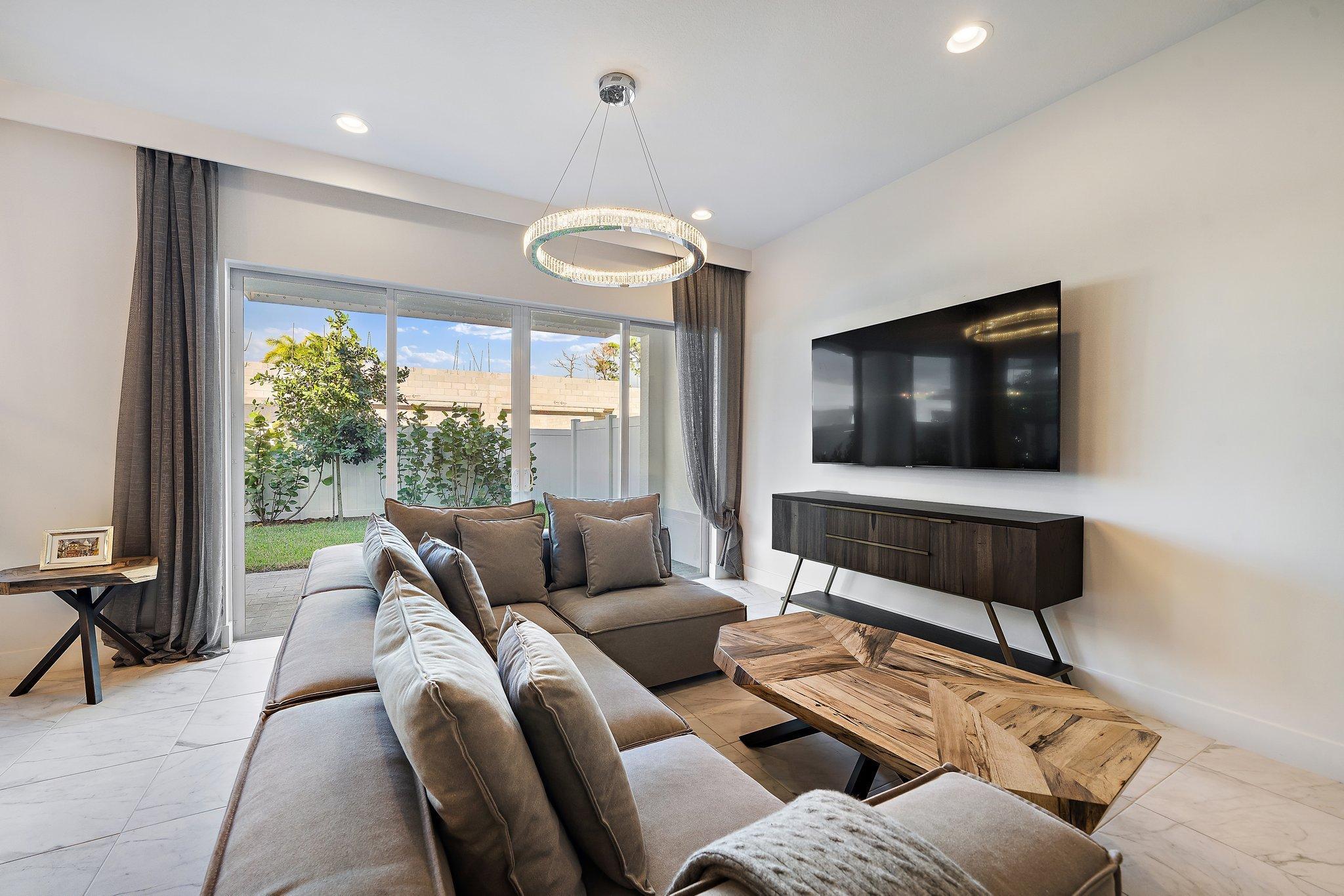 POINTE MIDTOWN - Residential Lease