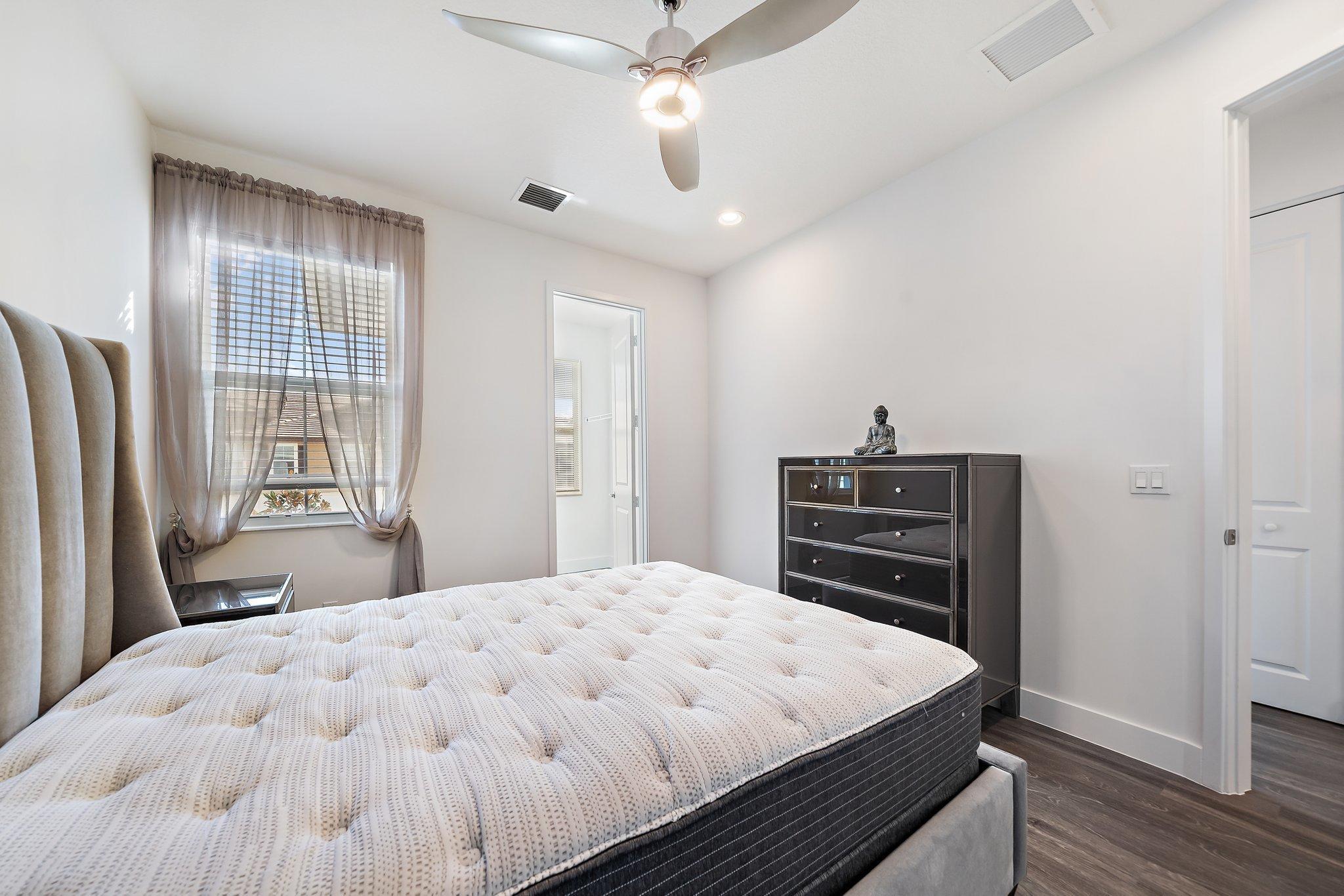 POINTE MIDTOWN - Residential Lease