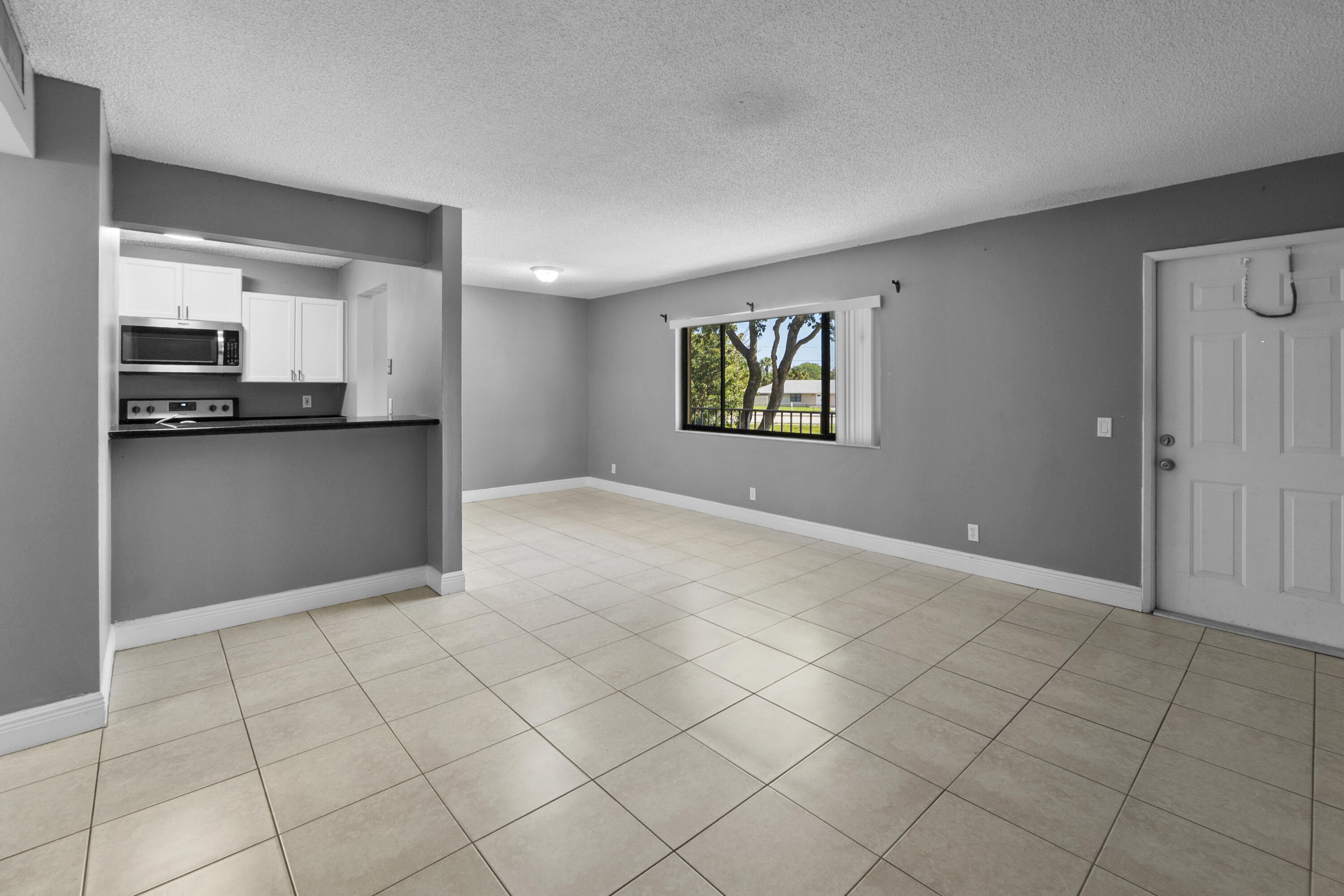 818 Meadows Circle
