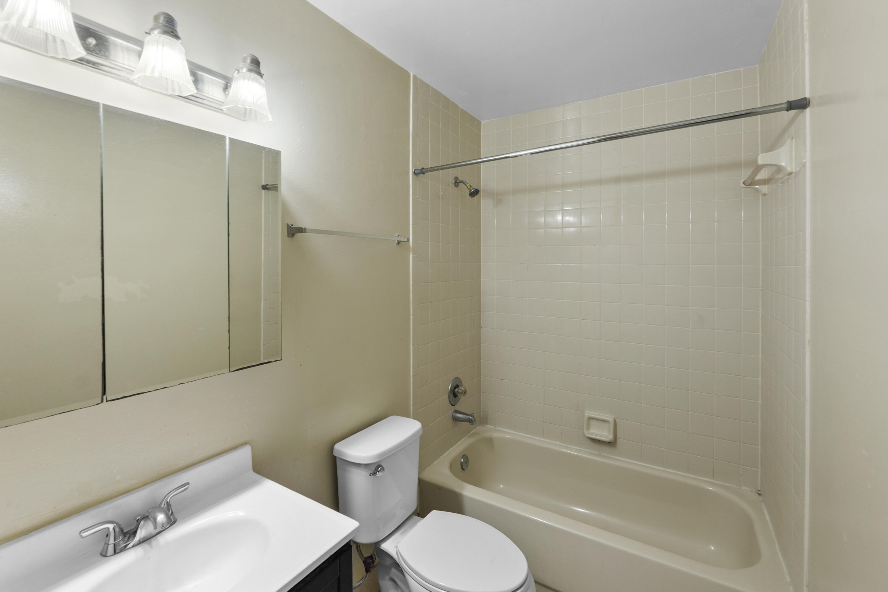 MEADOWS ON THE GREEN CONDO - Residential Lease