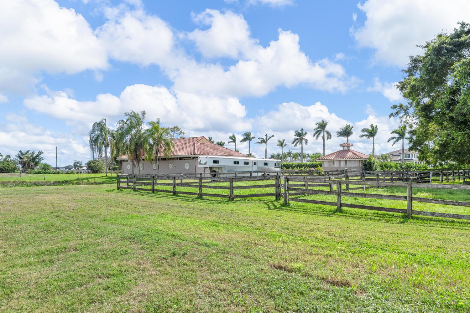 PALM BEACH POINT - Residential