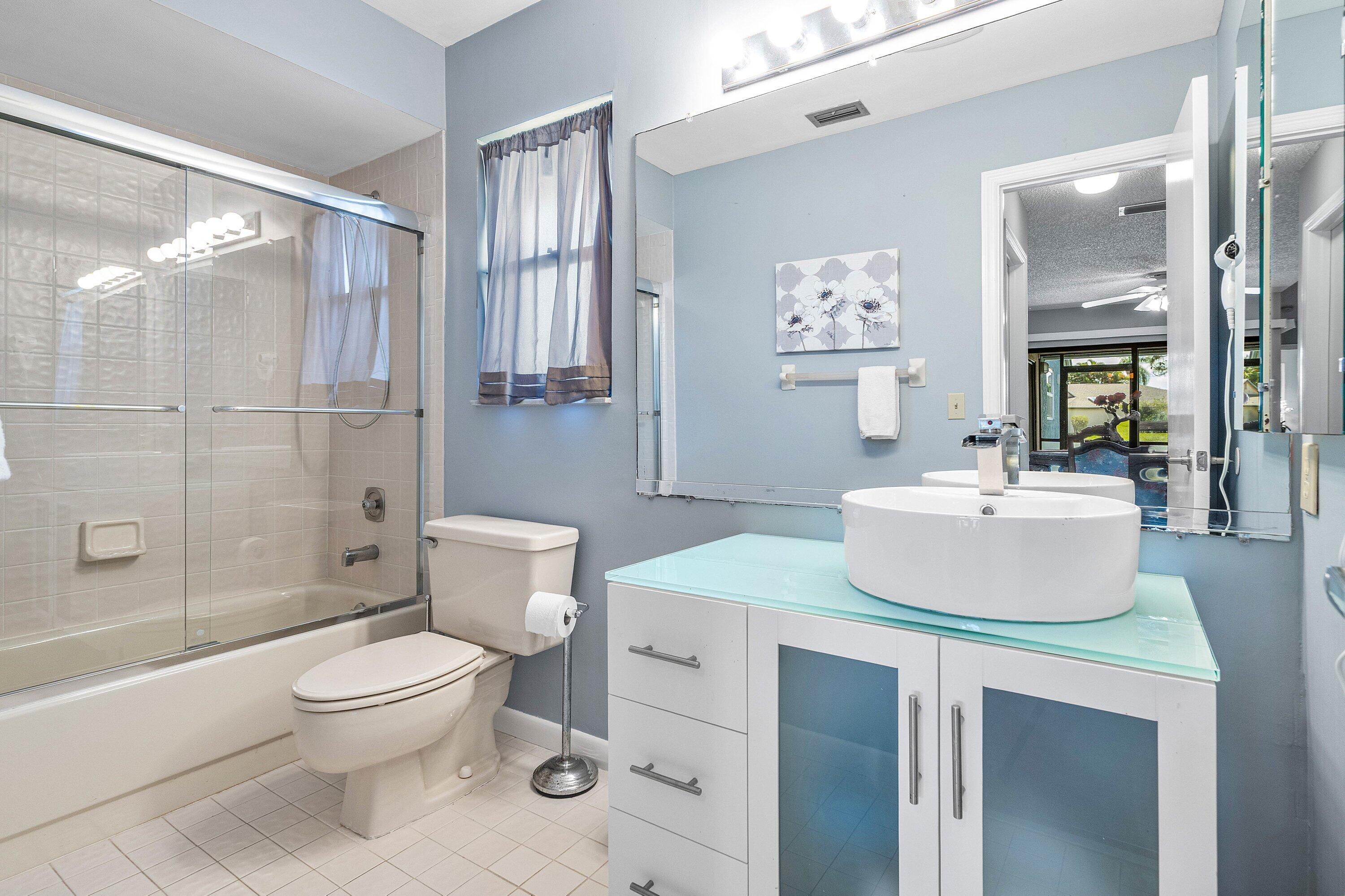 EASTPOINTE COUNTRY CLUB - Residential