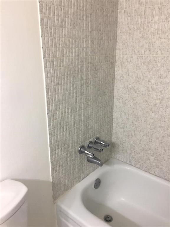 DE SOTO PARK CONDO - Residential Lease