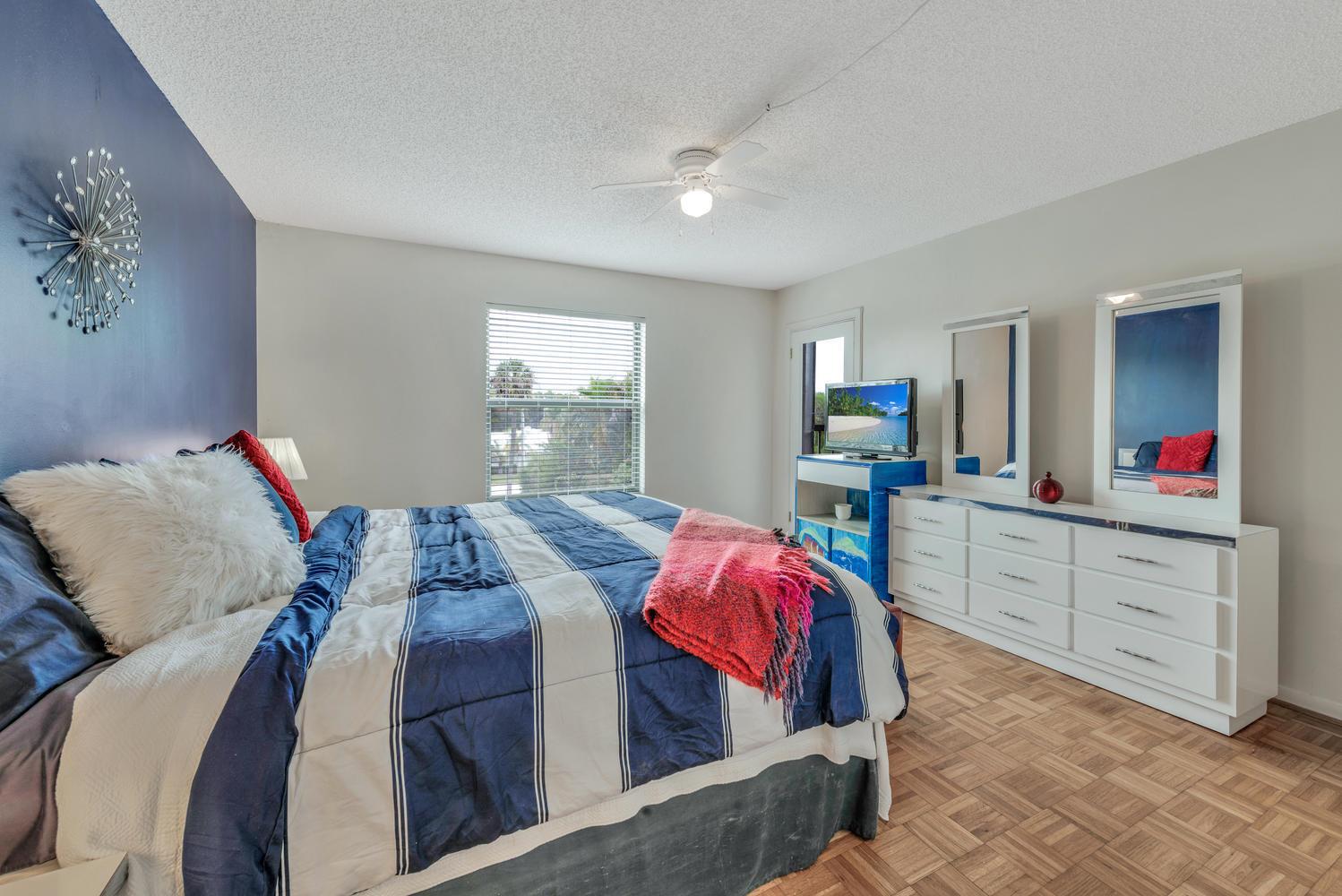 HIDDEN HARBOUR OF THE PALM BEACHES CONDO - Residential Lease