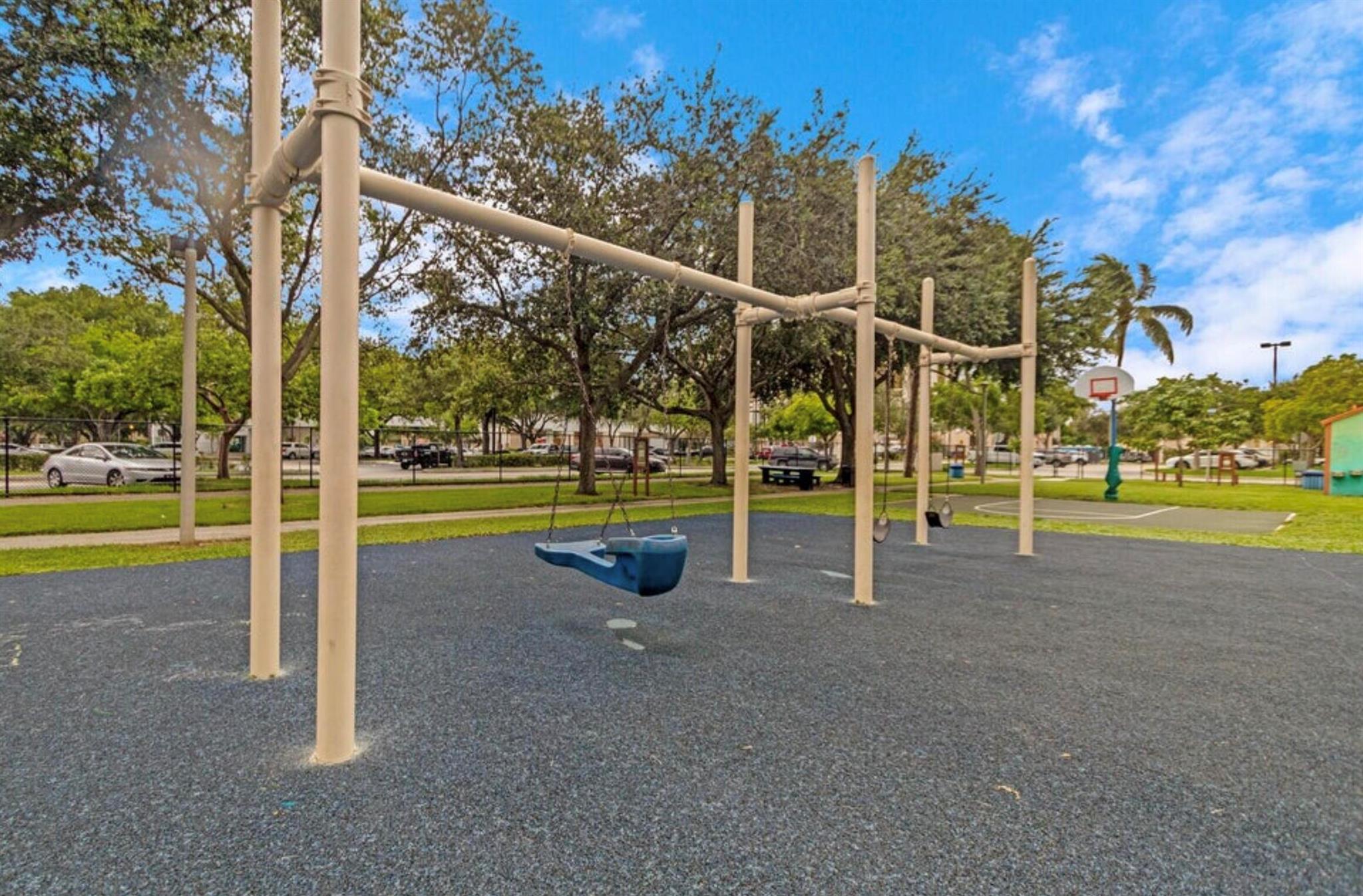 IMPERIAL POINT COLONNADES CONDO - Residential