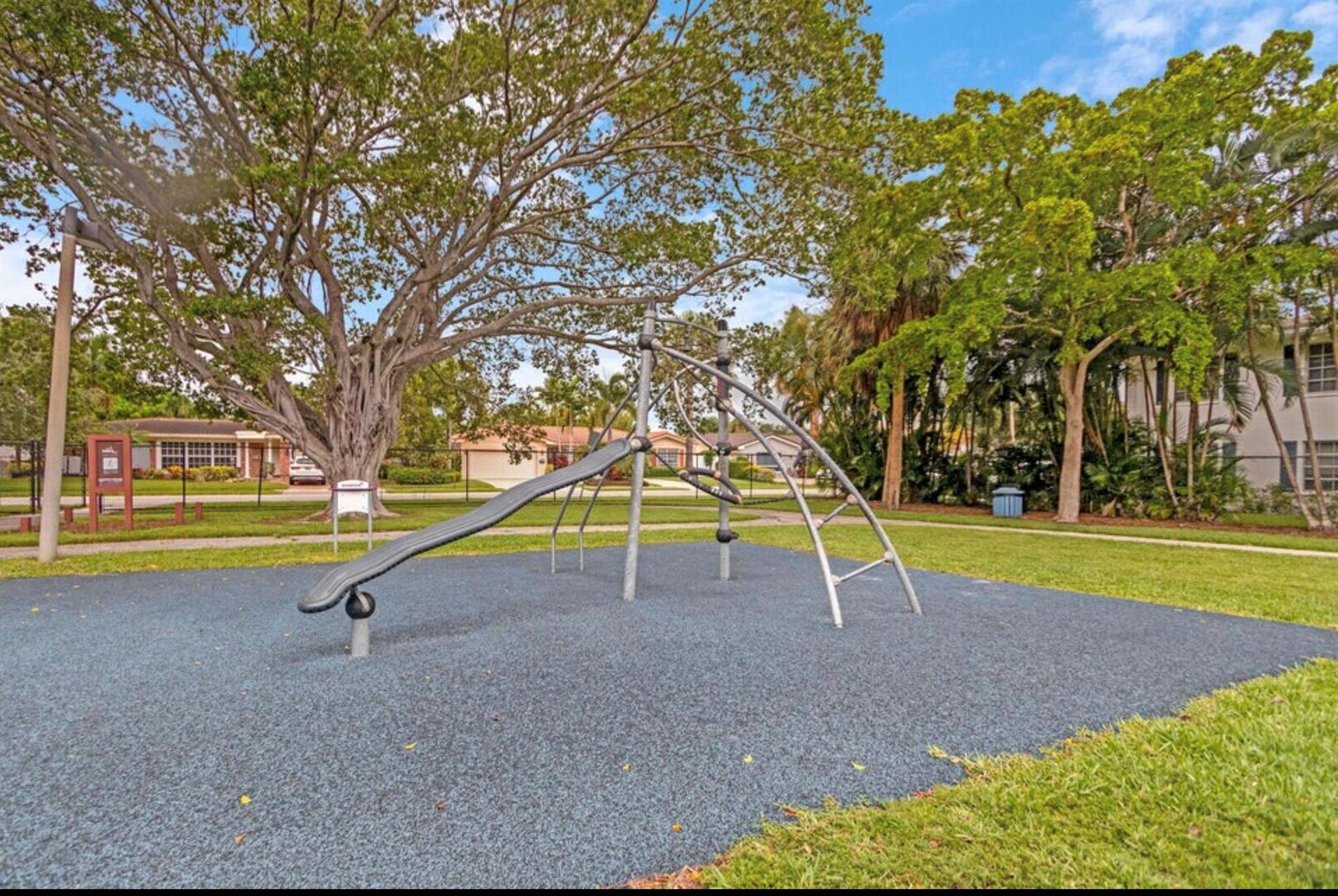 IMPERIAL POINT COLONNADES CONDO - Residential