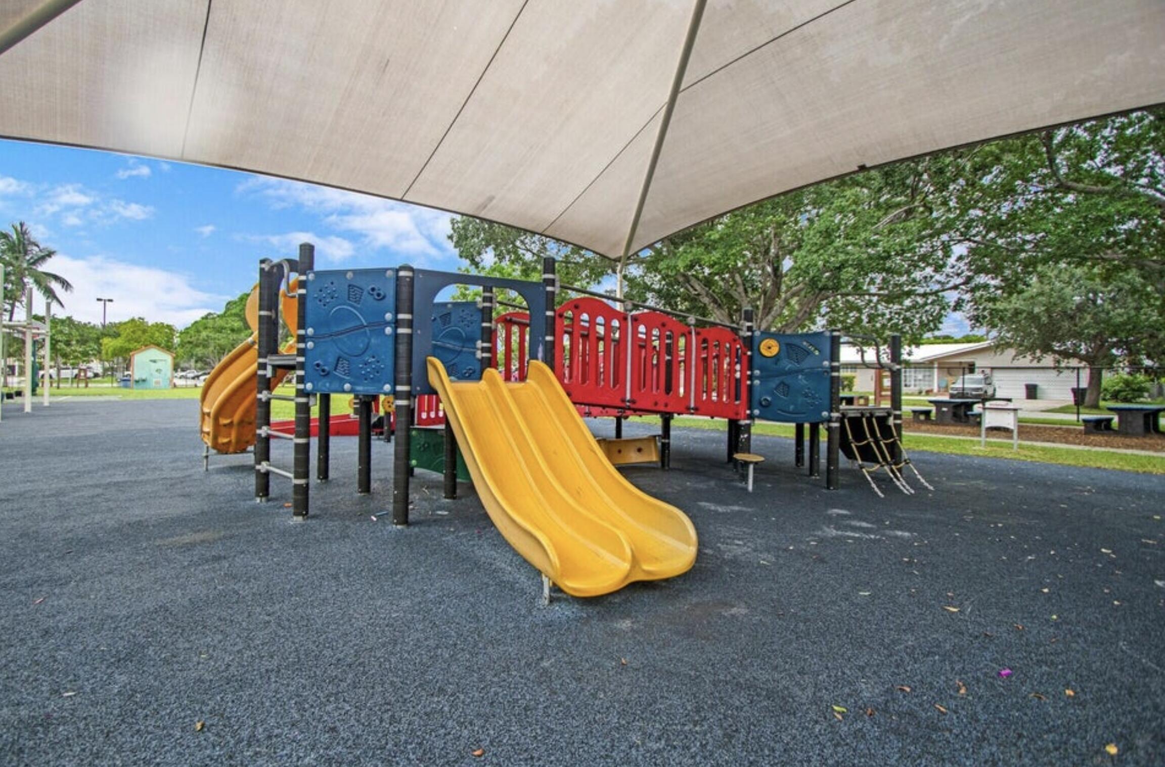 IMPERIAL POINT COLONNADES CONDO - Residential