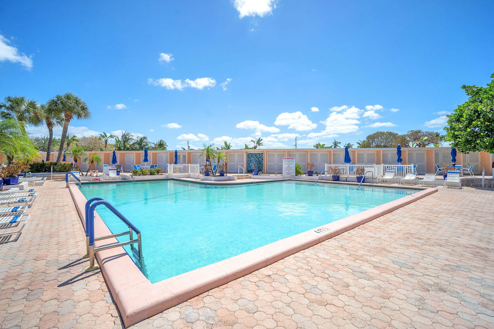 IMPERIAL POINT COLONNADES CONDO - Residential