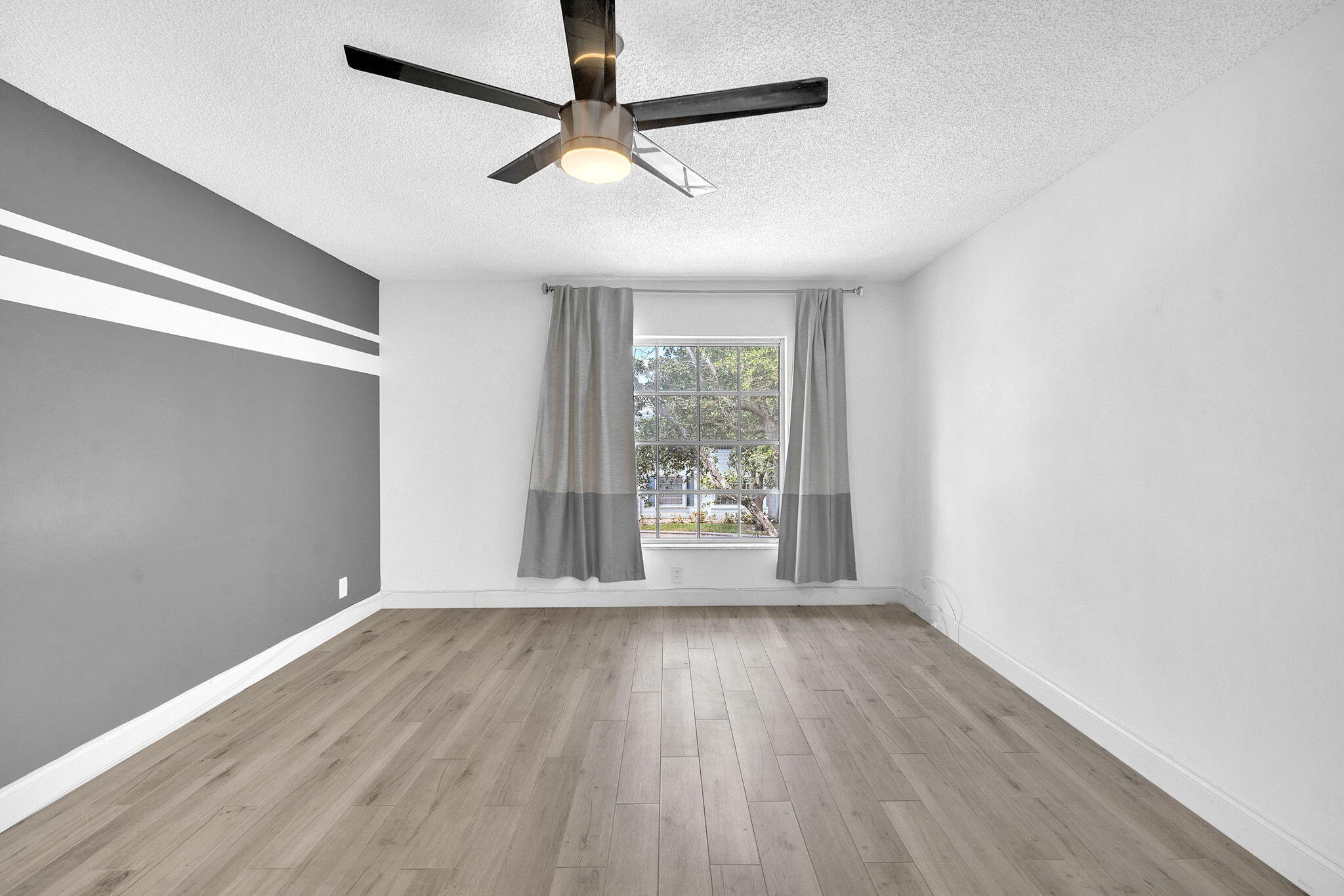 IMPERIAL POINT COLONNADES CONDO - Residential