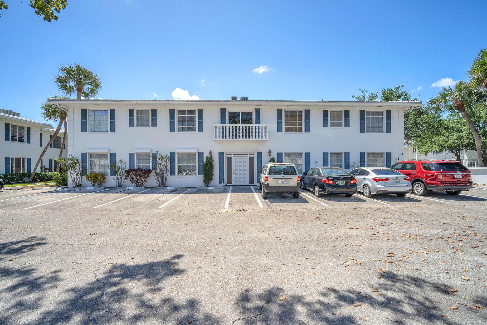 IMPERIAL POINT COLONNADES CONDO - Residential