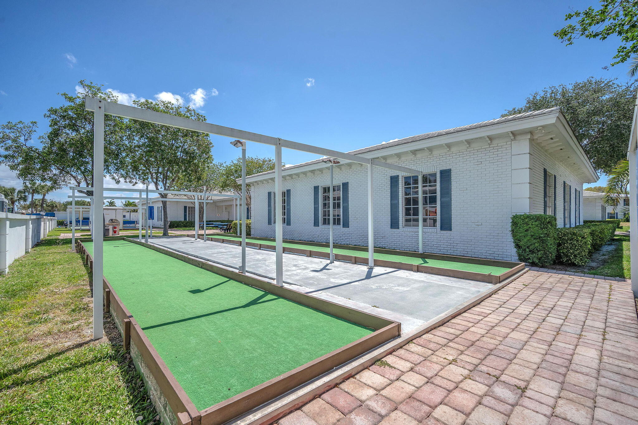 IMPERIAL POINT COLONNADES CONDO - Residential