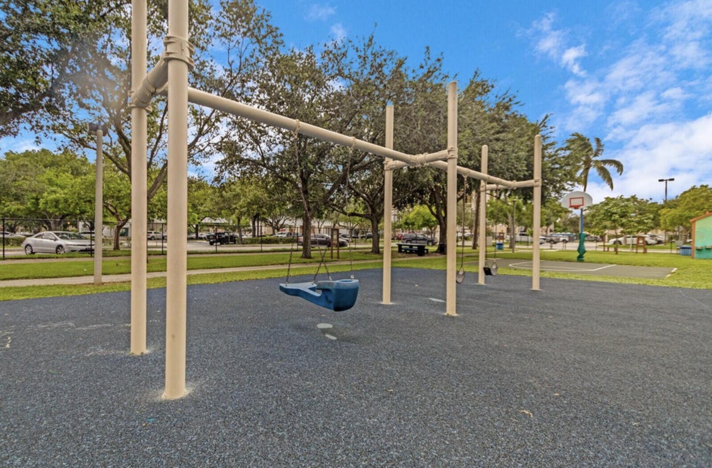 IMPERIAL POINT COLONNADES CONDO - Residential