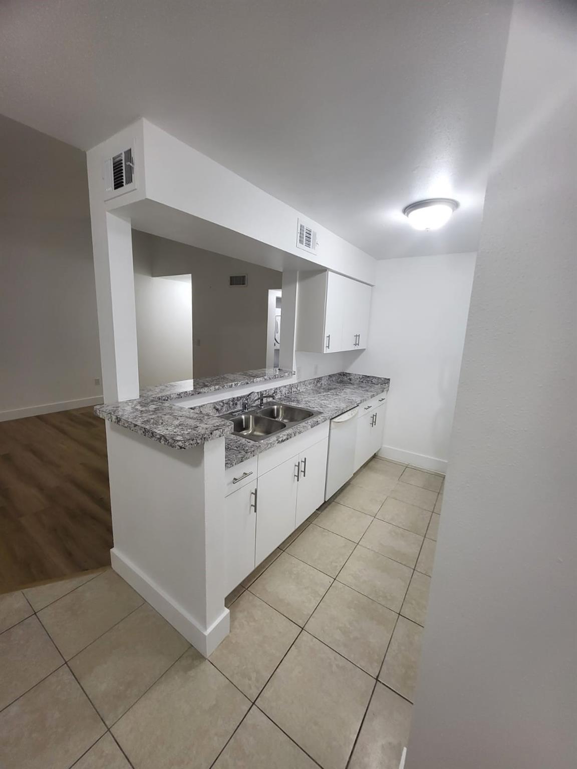 Sailboat Pointe Condo - Residential Lease