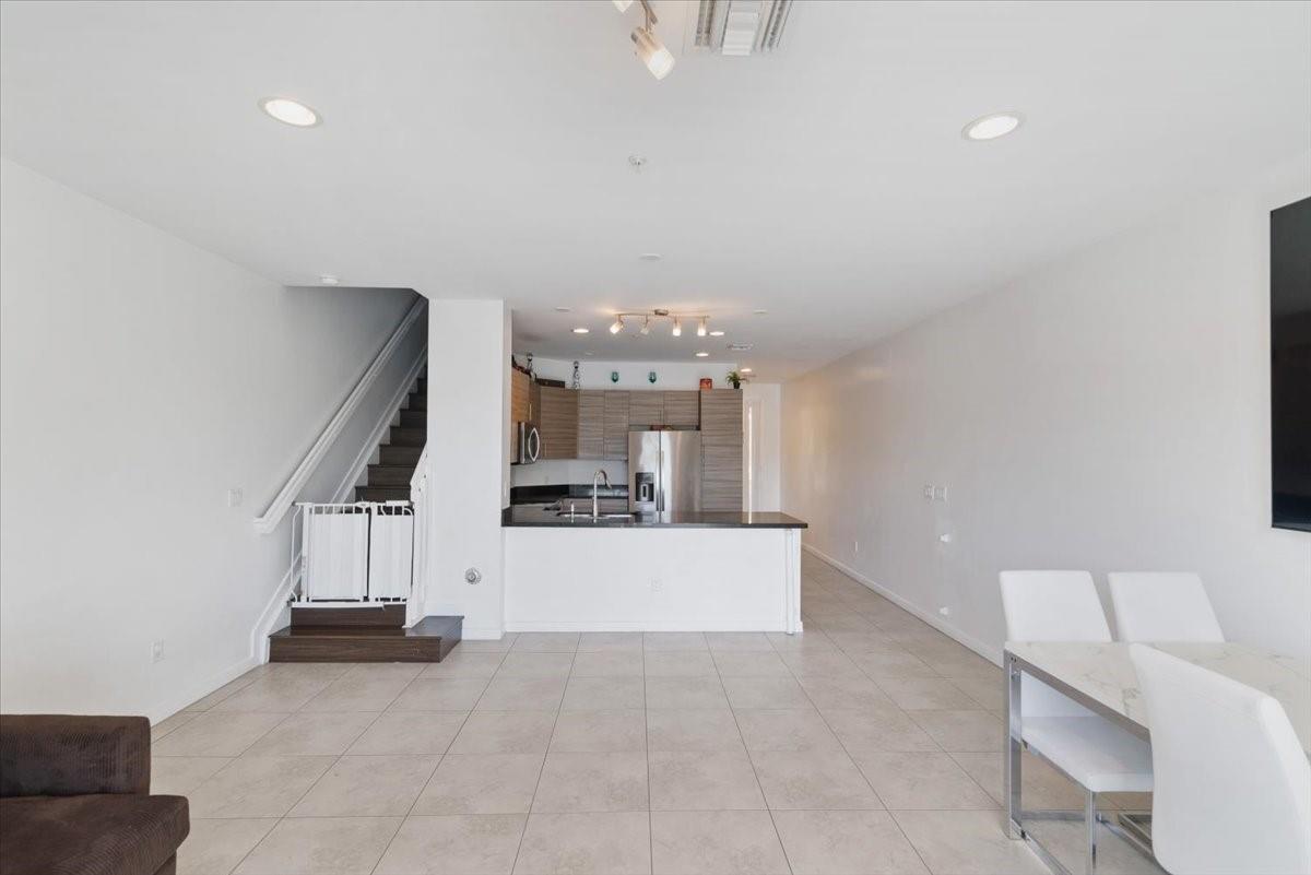 CALABRIA II CONDO - Residential