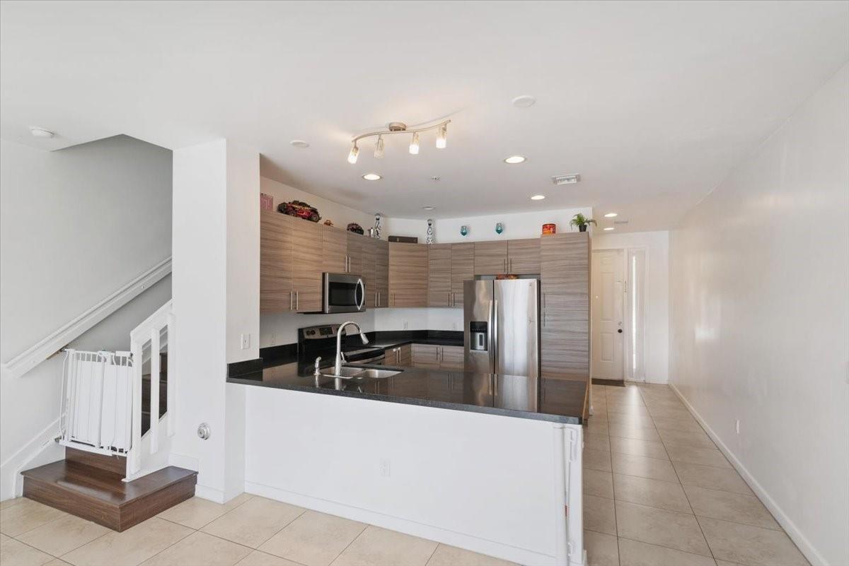 CALABRIA II CONDO - Residential