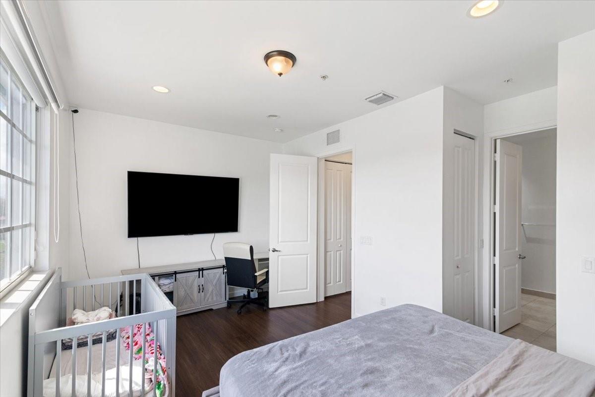 CALABRIA II CONDO - Residential