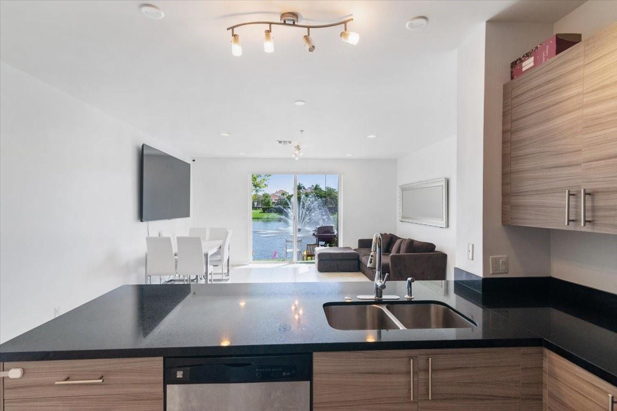 CALABRIA II CONDO - Residential