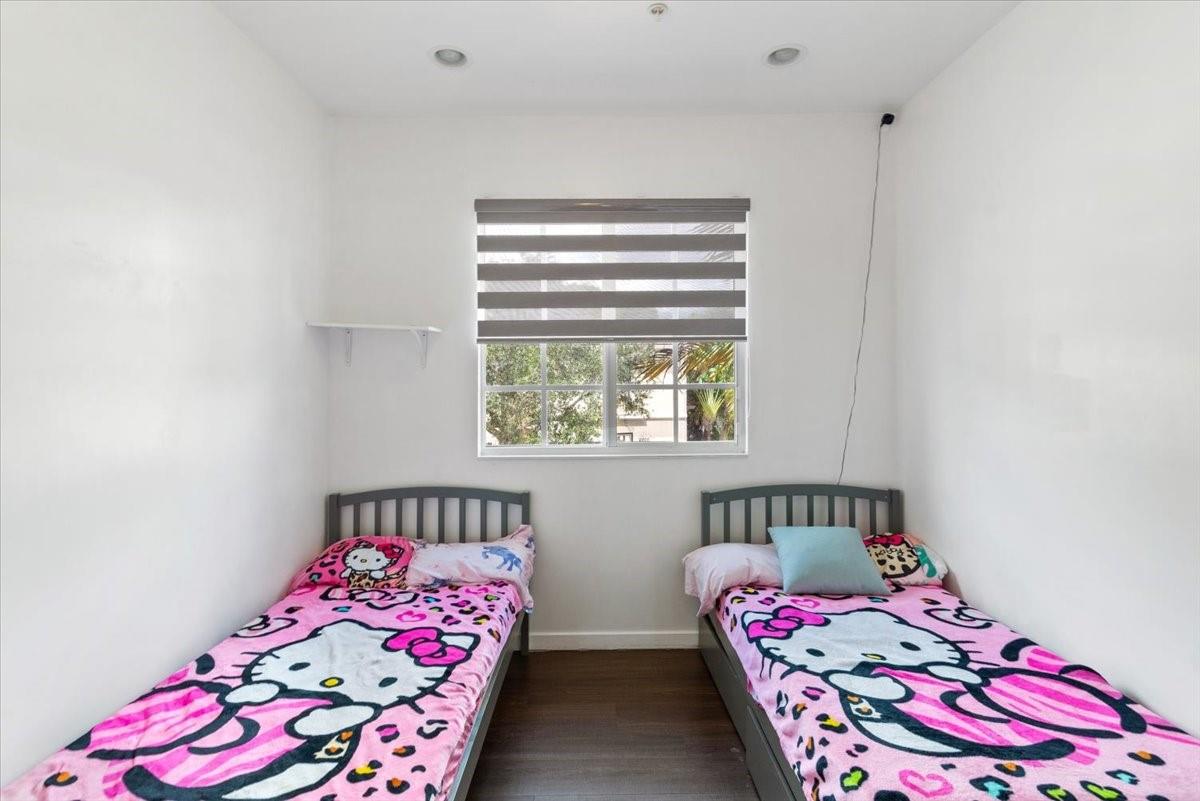 CALABRIA II CONDO - Residential