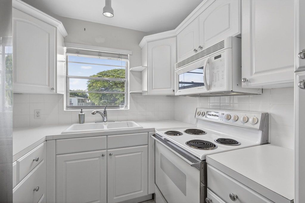 Photo of 319 Windsor N, West Palm Beach, FL 33417 (MLS # R11147598)