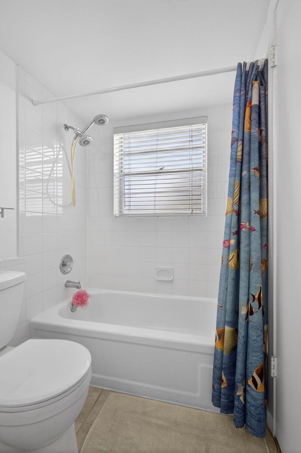 CENTURY VILLAGE. WINDSOR - Residential