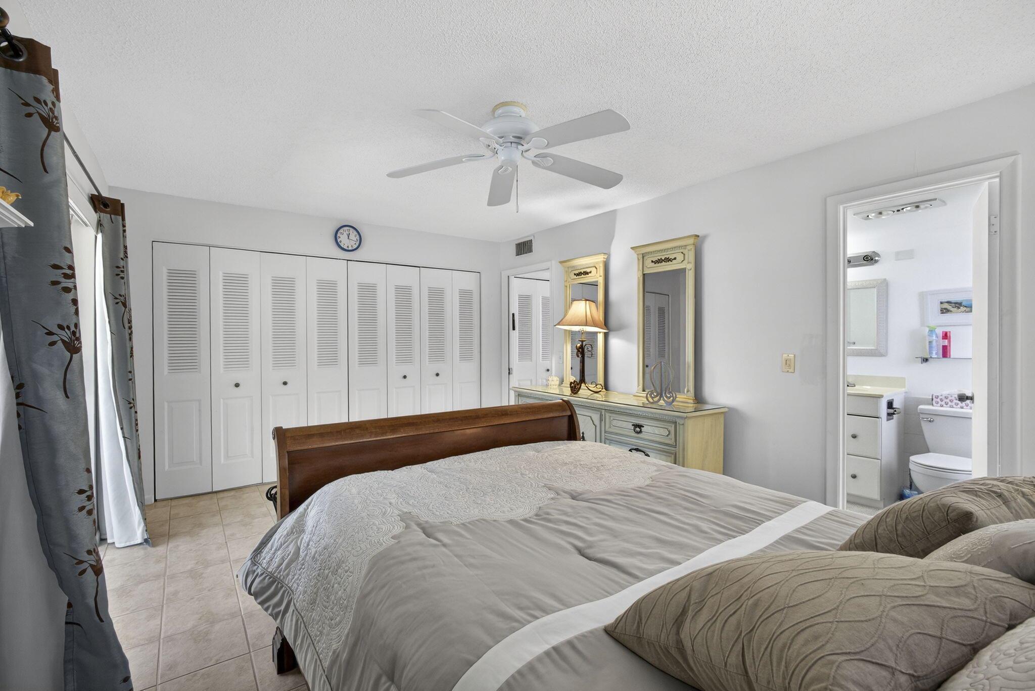 CENTURY VILLAGE. WINDSOR - Residential