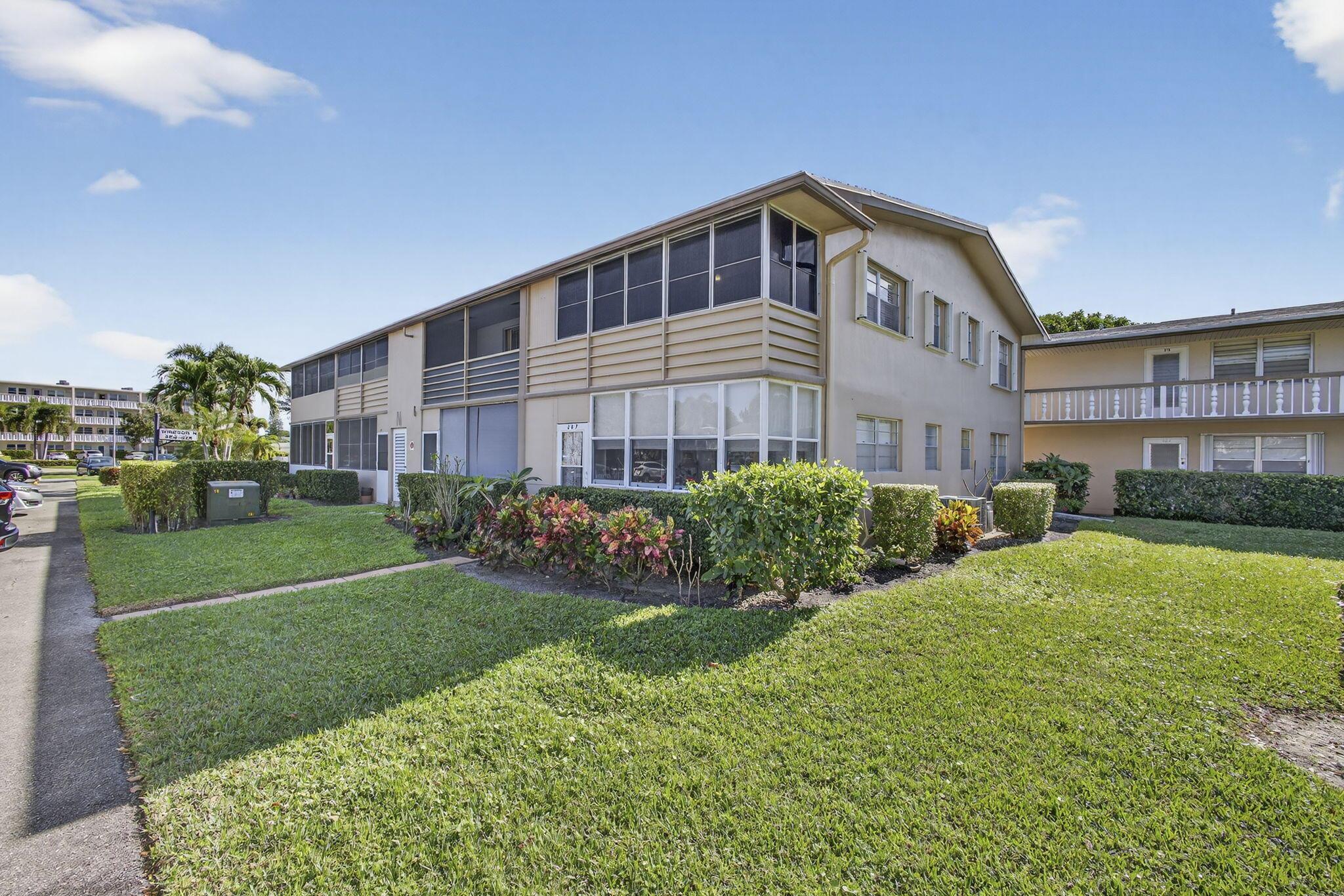 CENTURY VILLAGE. WINDSOR - Residential