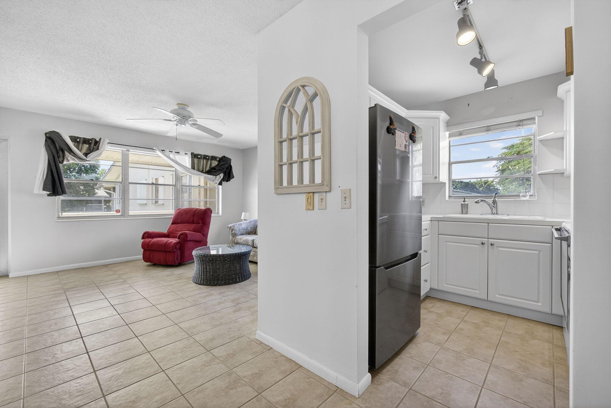 CENTURY VILLAGE. WINDSOR - Residential