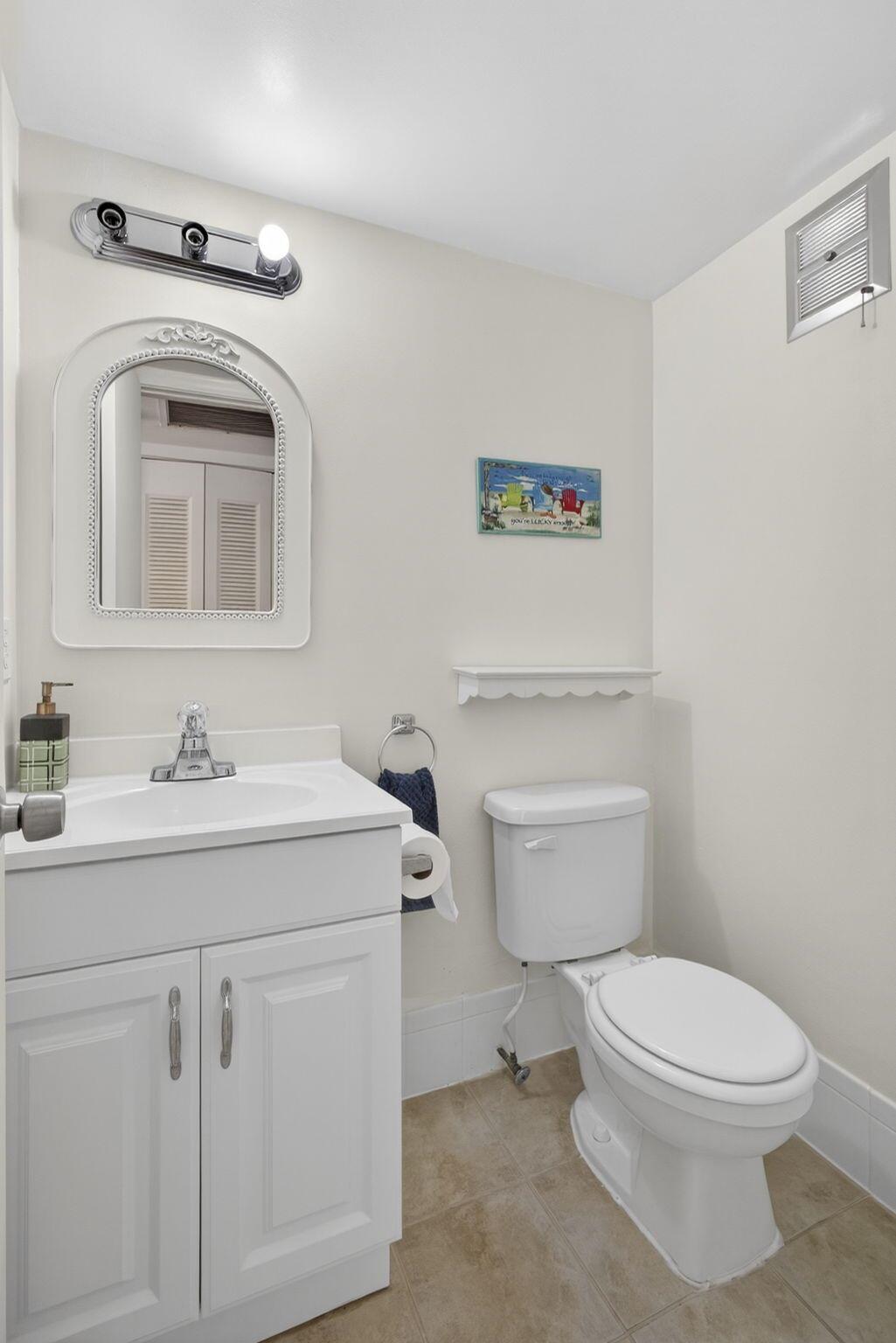 CENTURY VILLAGE. WINDSOR - Residential