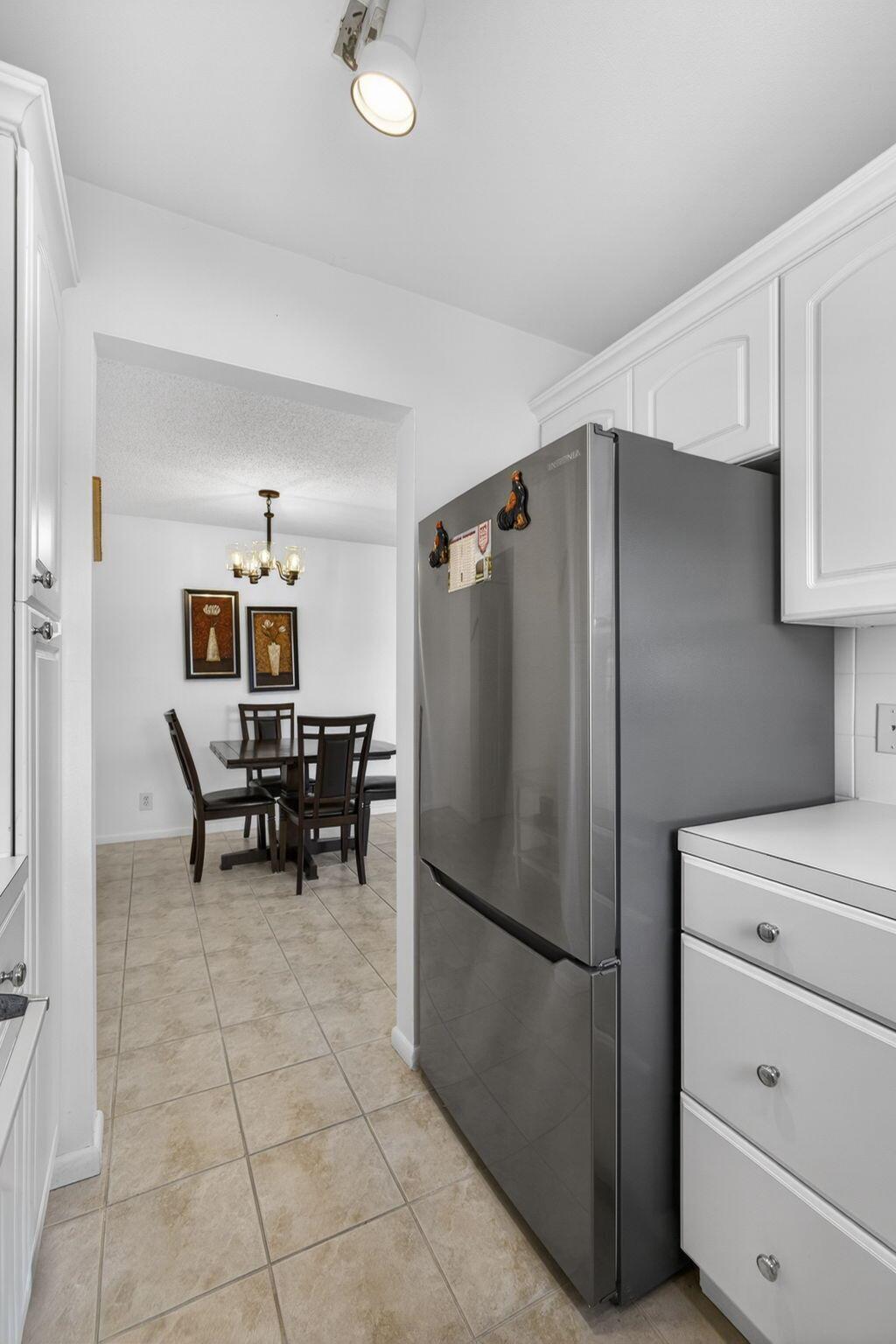 CENTURY VILLAGE. WINDSOR - Residential