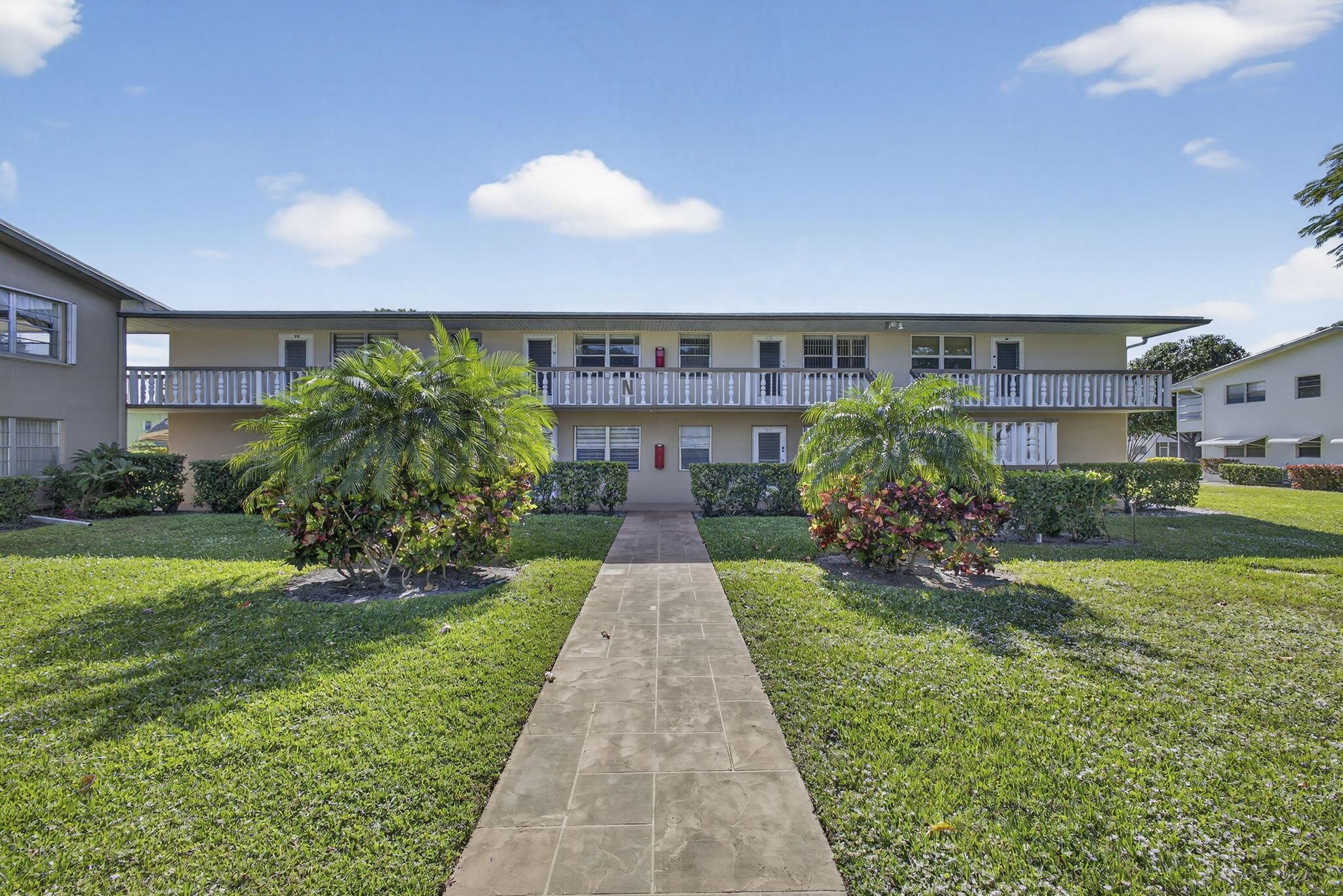 CENTURY VILLAGE. WINDSOR - Residential