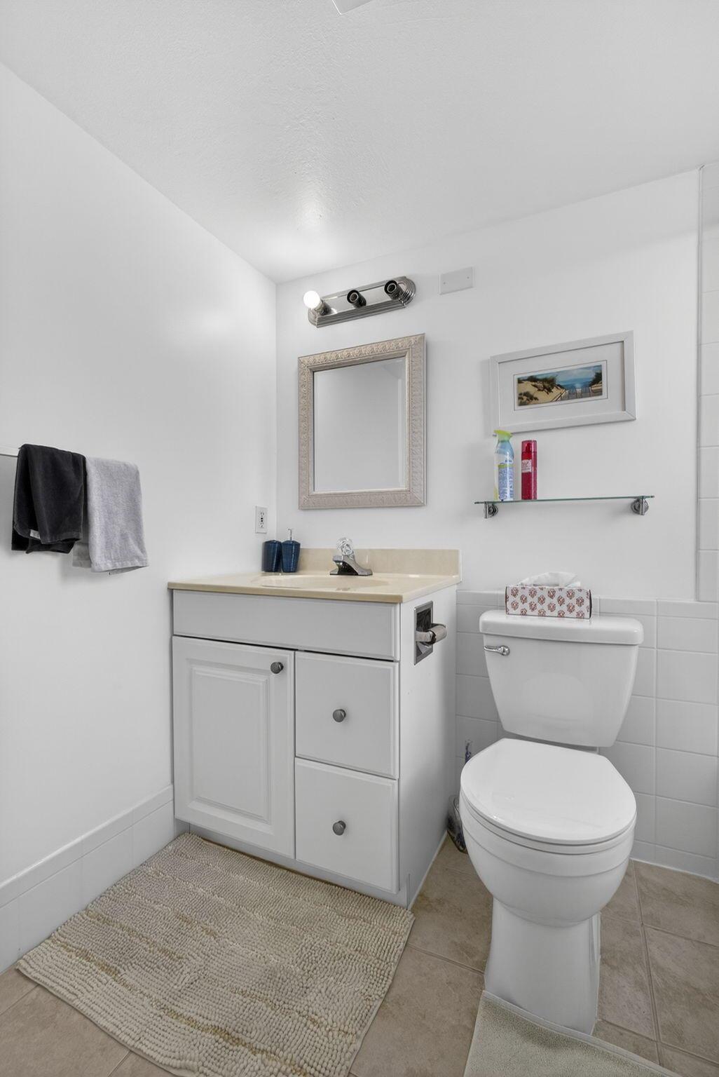 CENTURY VILLAGE. WINDSOR - Residential