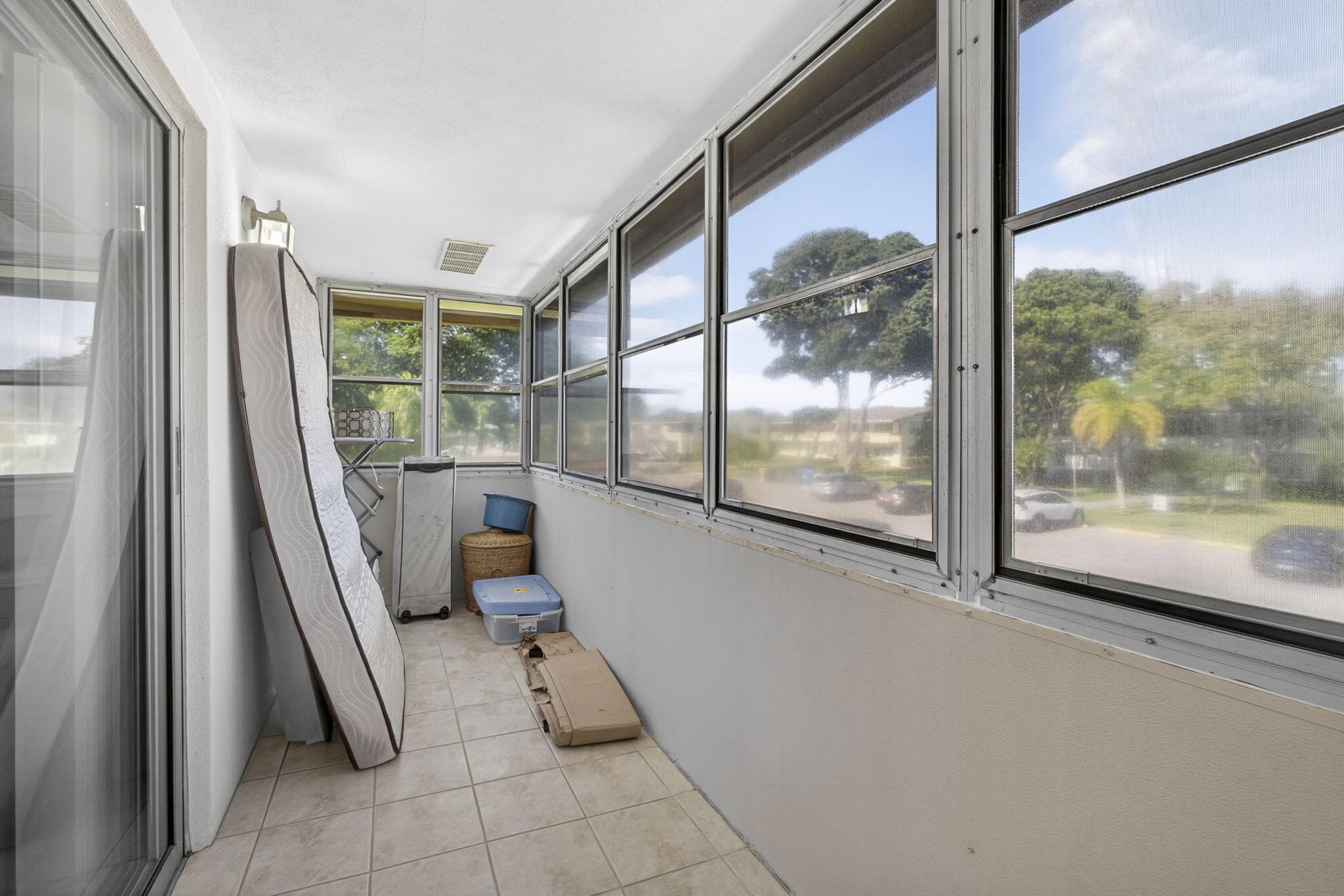 CENTURY VILLAGE. WINDSOR - Residential